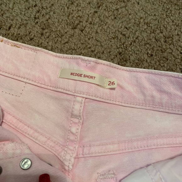 Levi’s Wedgie Shorts - Picture 4 of 6